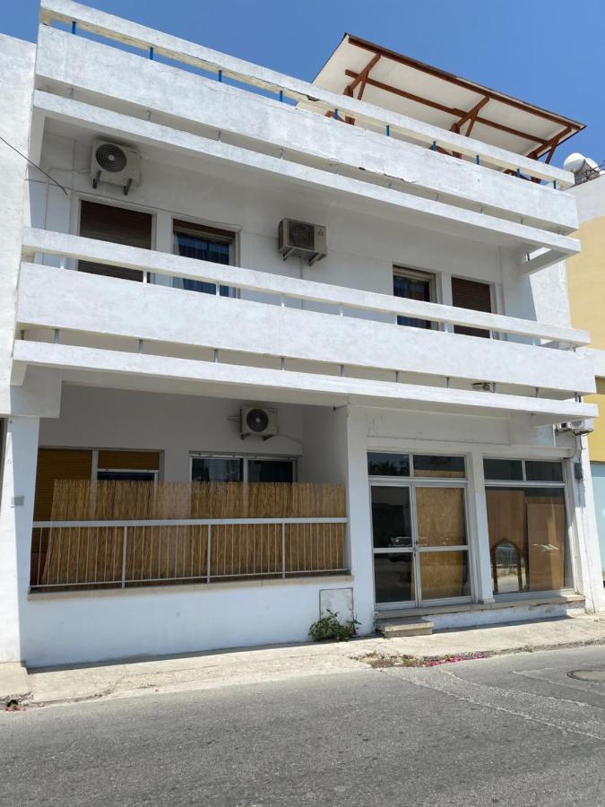 Hostel Past Or Tail Larnaca Zewnętrze zdjęcie